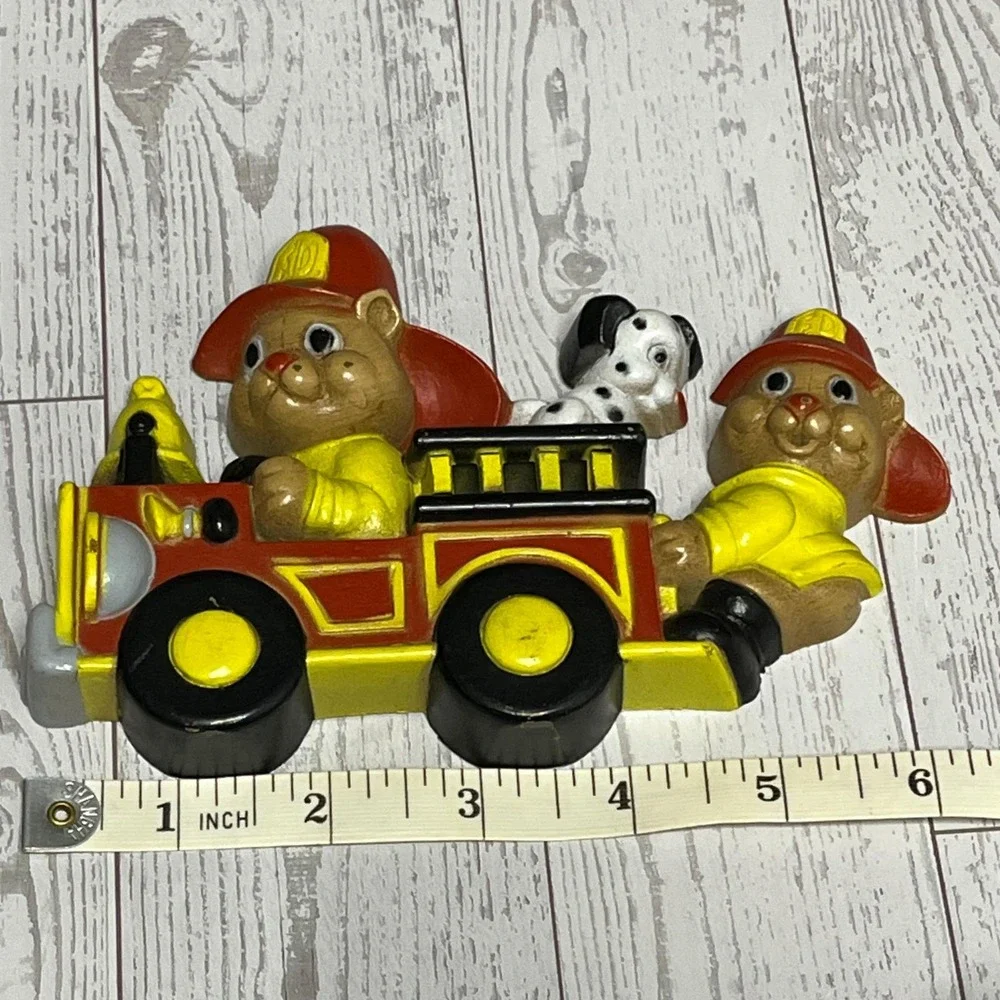 VTG Miller Studio Firefighter Bears‎ Fire Truck Wall Plaque Kitch 80s Nursery